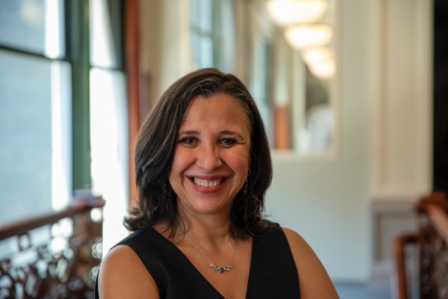 A person smiling at camera

AI-generated content may be incorrect.