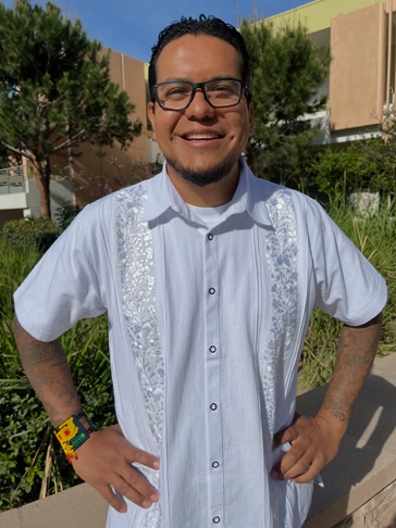 A person with glasses and a white shirt

AI-generated content may be incorrect.